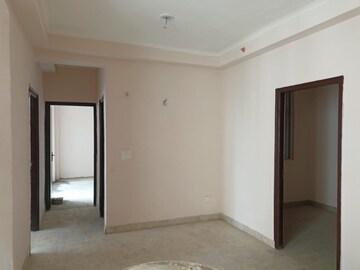 Room in 2.5 BHK Builder Floor at Amrapali Golf Homes, Sector 4, Greater Noida – for Sale