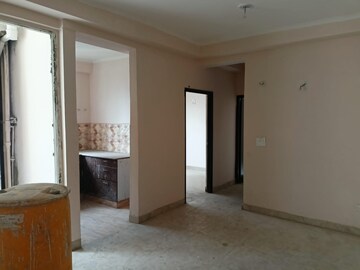 Room in 2.5 BHK Builder Floor at Amrapali Golf Homes, Sector 4, Greater Noida – for Sale