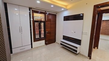 Room in 3 BHK Builder Floor at Sector 1, Dwarka – for Sale