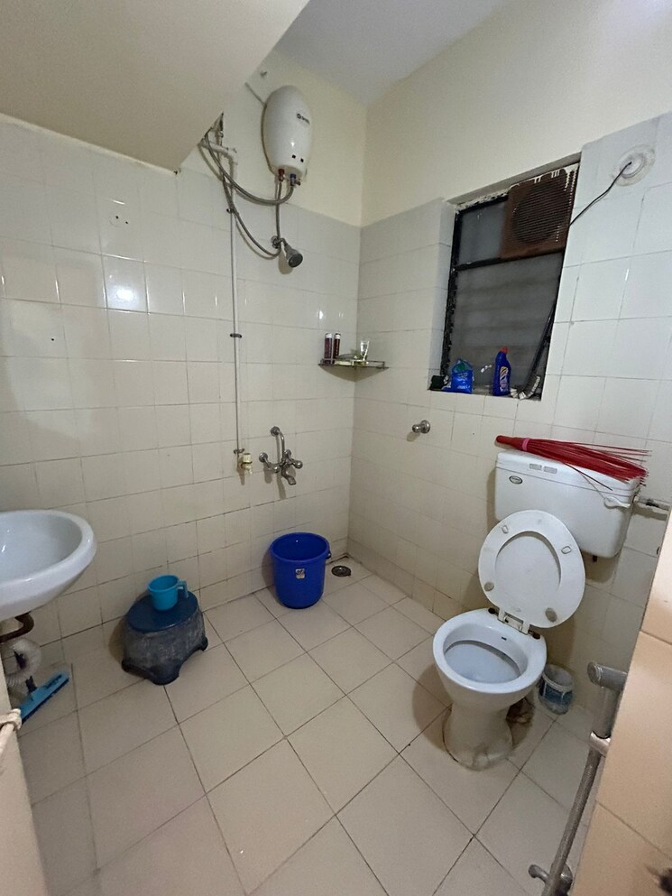 Bathroom, kumar-parisar 2 Bedroom 1050 Sq.Ft. Apartment In Kothrud Pune 7299867