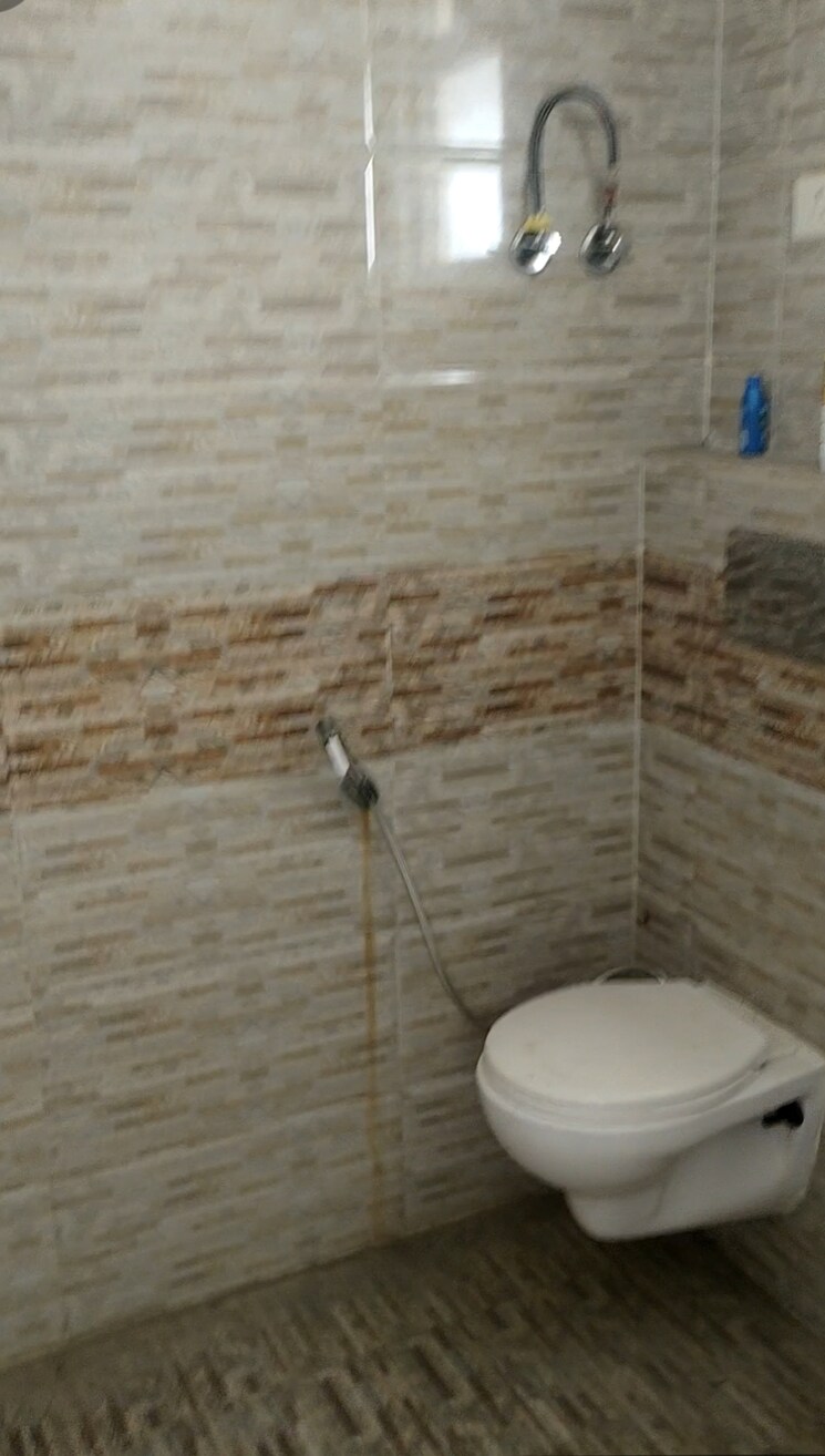 Bathroom, vasundhara sector 13 3 Bedroom 1850 Sq.Ft. Apartment In Vasundhara Sector 13 Ghaziabad 7299878