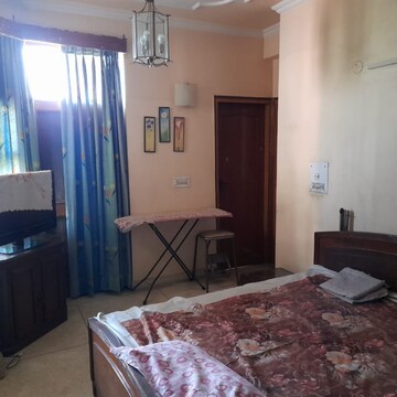 Room in 3 BHK Apartment at Designers Park Apartment, Sector 62 – for Sale