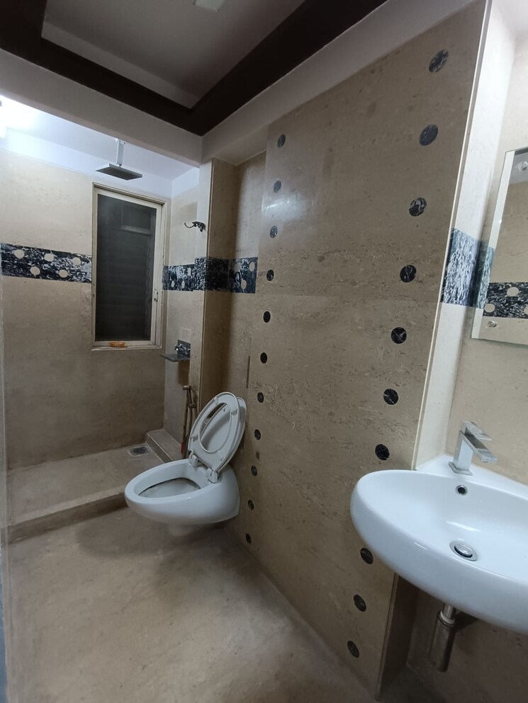 Bathroom, neera-apartment 3 Bedroom 1519 Sq.Ft. Apartment In Khar West Mumbai 7300064