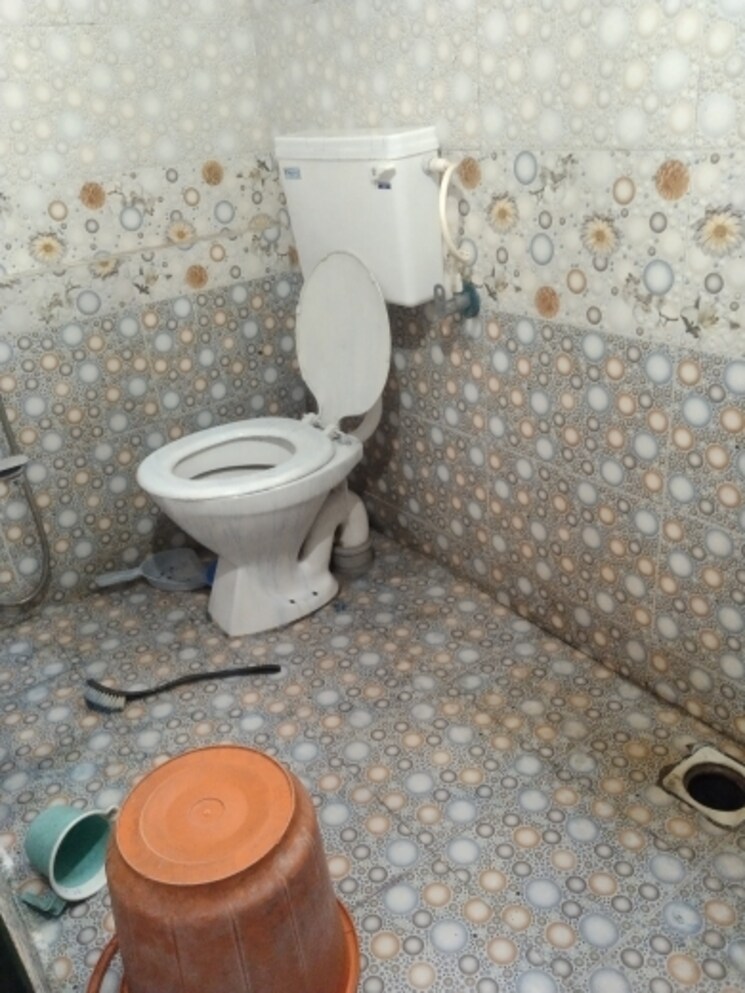 Bathroom, jagrut-chs 1 RK 500 Sq.Ft. Apartment In Gokhalenagar Pune 7300304