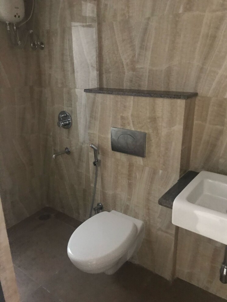 Bathroom, lodha-amara 2 Bedroom 640 Sq.Ft. Apartment In Kolshet Road Thane 7300664