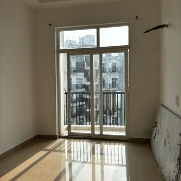 Room in 3.5 BHK Apartment at Amrapali Platinum, Sector 119 – for Sale