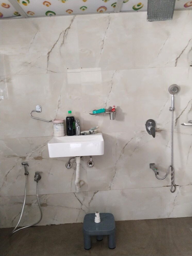 Bathroom, kismat nagar 2 Bedroom 981 Sq.Ft. Apartment In Kismat Nagar Mumbai 7300884