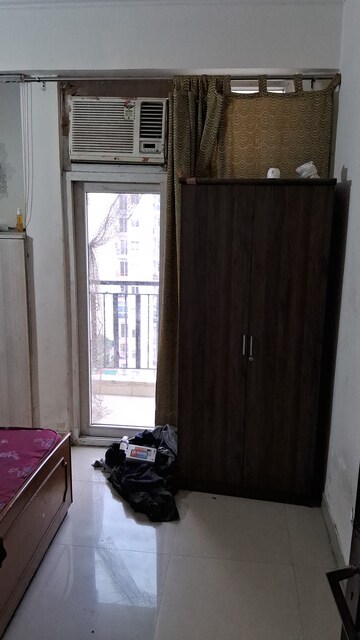 Furnished Amenities in 3 BHK Apartment at Amrapali Silicon City, Sector 76 – for Sale