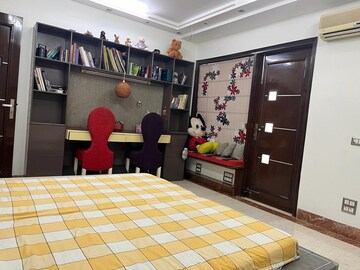 Bedroom in 4 BHK Builder Floor at Shalimar Bagh – for Sale
