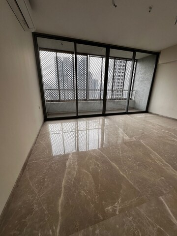 Room in 2 BHK Apartment at Piramal Vaikunth, Balkum Pada – for Sale