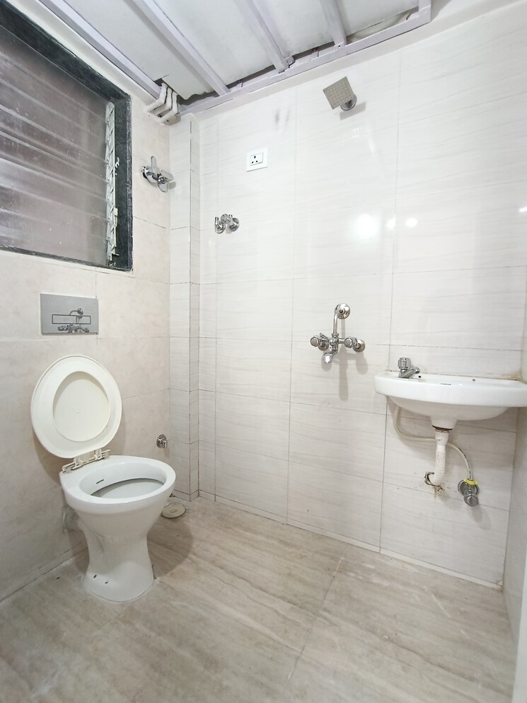 Bathroom, shree-raj-apartment 2 Bedroom 650 Sq.Ft. Apartment In Borivali West Mumbai 7301298