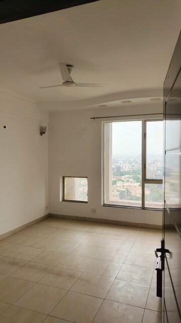 Room in 3 BHK Apartment at Unitech Escape, Sector 50 – for Sale