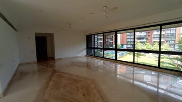 Room in 4 BHK Apartment at Kumar Sienna, Magarpatta Road – for Sale