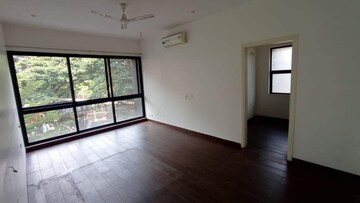 Room in 4 BHK Apartment at Kumar Sienna, Magarpatta Road – for Sale