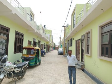 Parking in 2.5 BHK Independent House at Sector 36 Greater Noida – for Sale