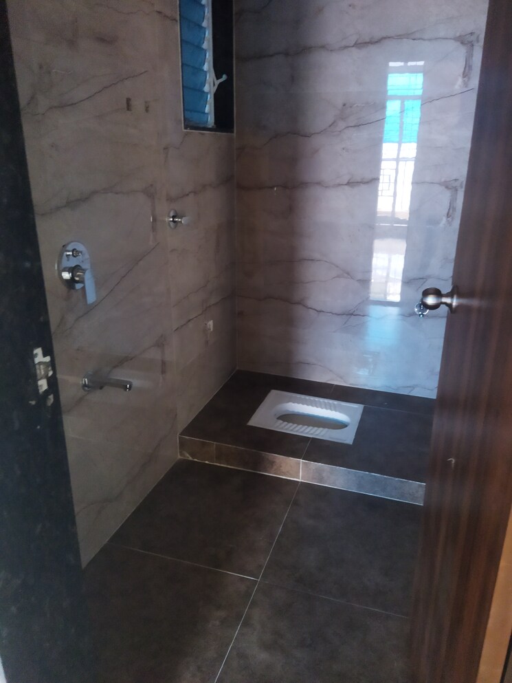 Bathroom, yash-midtown 1 Bedroom 557 Sq.Ft. Apartment In Waldhuni Thane 7302546