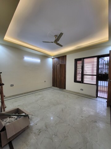 Room in 4 BHK Builder Floor at Green Fields Colony – for Sale