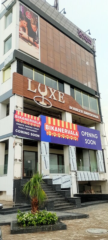  Showroom – Exterior View View at Roselyn Square, International Airport Road - for Sale
