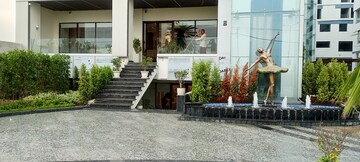  Showroom For Sale in Roselyn Square, International Airport Road