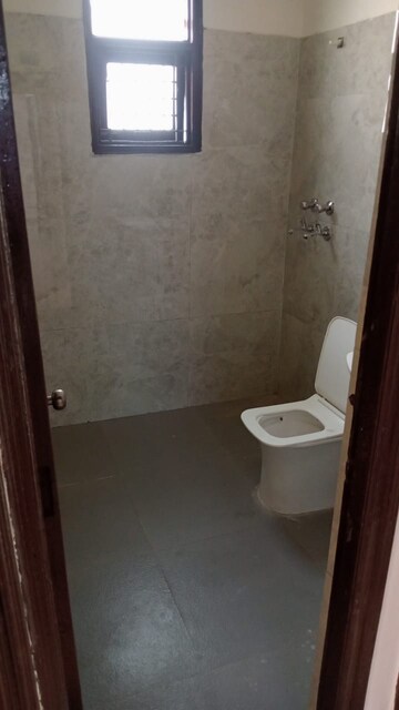 Bathroom in 2 BHK Apartment at Parsvnath Paradise, Rajendra Nagar – for Sale