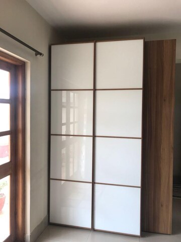 Furnished Amenities in 3 BHK Builder Floor at Richards Town – for Sale