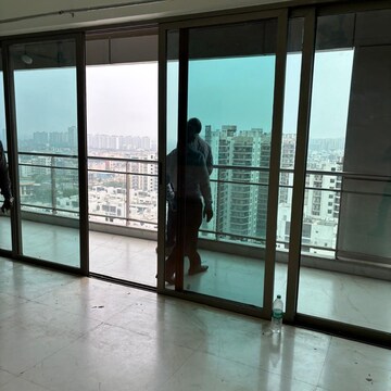 Room in 4 BHK Apartment at Tata Primanti-Tower Residences, Dhani – for Rent