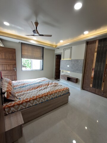 Room in 4 BHK Builder Floor at Nirman Nagar – for Sale