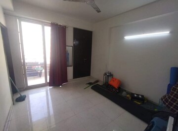 Room in 3 BHK Apartment at Wall Rock Aishwaryam, Sector 16c Greater Noida – for Sale