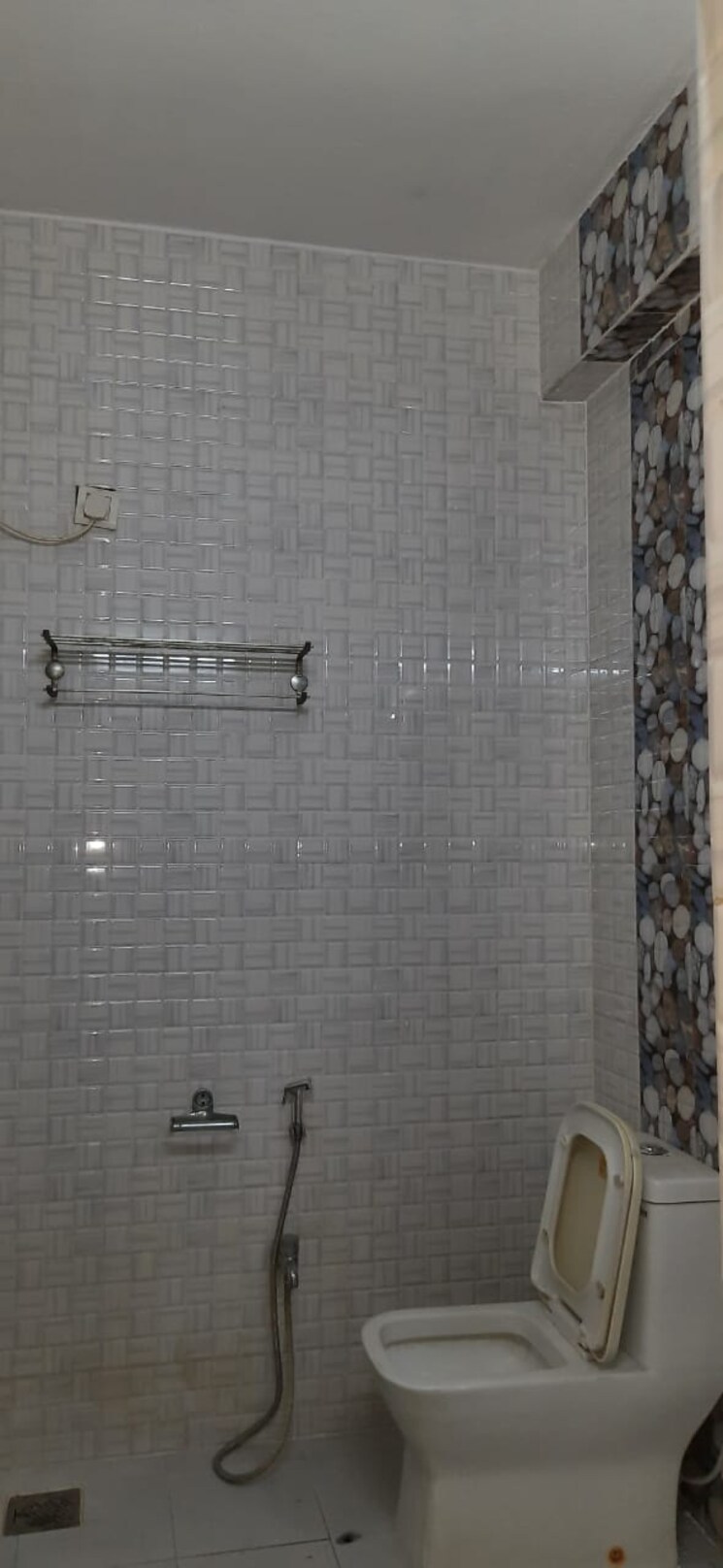 Bathroom, lakdi ka pul 3 Bedroom 1800 Sq.Ft. Apartment In Lakdi Ka Pul Hyderabad 7303897
