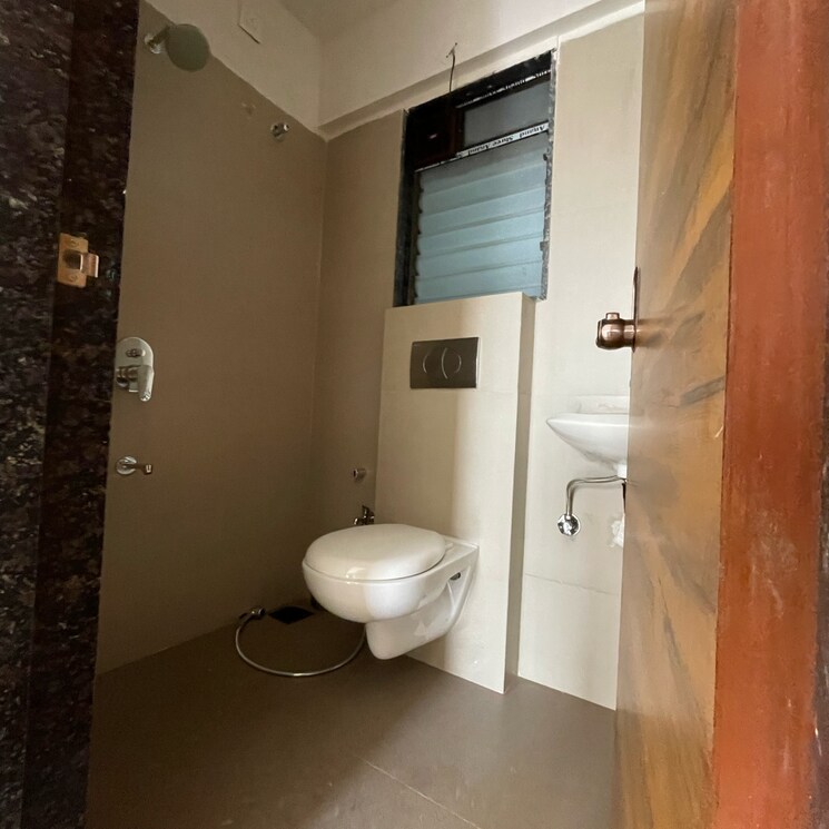 Bathroom, je-and-vee-om-trimurti 1 Bedroom 395 Sq.Ft. Apartment In Dindoshi Mumbai 7303931