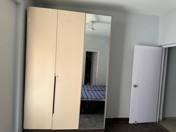 Room in 2.5 BHK Apartment at Mahagun Mywoods II, Sector 16c Greater Noida – for Sale