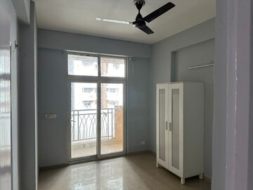 Room in 2.5 BHK Apartment at Mahagun Mywoods II, Sector 16c Greater Noida – for Sale
