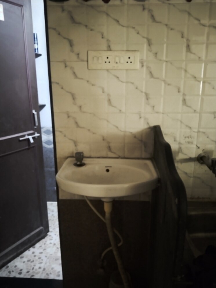 Bathroom, jagrut-chs 1 Bedroom 600 Sq.Ft. Apartment In Gokhalenagar Pune 7304526