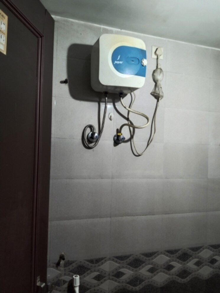 Bathroom, jagrut-chs 1 Bedroom 600 Sq.Ft. Apartment In Gokhalenagar Pune 7304526