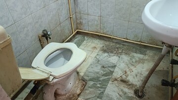 Bathroom in 1 BHK Builder Floor at Vaishali Sector 3 – for Sale