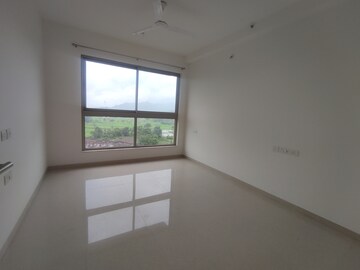 Room in 3 BHK Apartment at Hiranandani Fortune City, New Panvel – for Rent