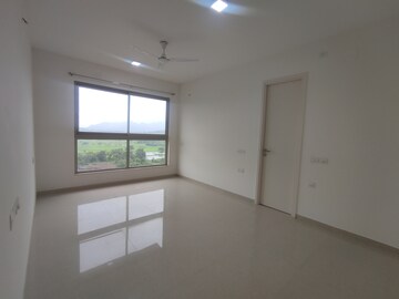 Room in 3 BHK Apartment at Hiranandani Fortune City, New Panvel – for Rent