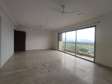 Room in 3 BHK Apartment at Hiranandani Fortune City, New Panvel – for Rent