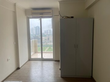 Room in 3 BHK Apartment at Pareena Coban Residences, Sector 99a – for Sale