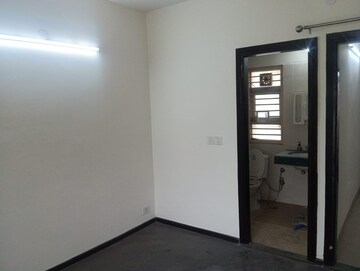 Room in 3 BHK Builder Floor at Bptp Park 81, Sector 81 – for Sale