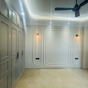 Building Lobby in 3.5 BHK Builder Floor at Vipul World Floors, Sector 48 – for Sale