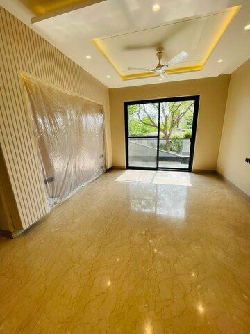 Room in 4 BHK Builder Floor at Ansal Sushant Residency, Sushant Lok Iii – for Sale