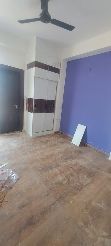 Furnished Amenities in 2.5 BHK Builder Floor at Sector 73 – for Sale