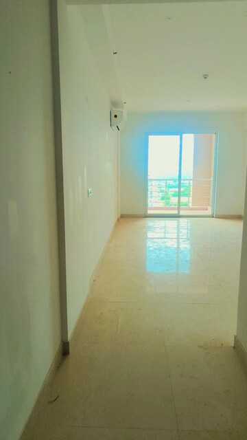 Room in 3 BHK Apartment at Capital Residency 360, Sector 70a – for Sale