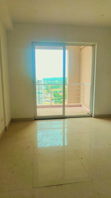 Room in 3 BHK Apartment at Capital Residency 360, Sector 70a – for Sale