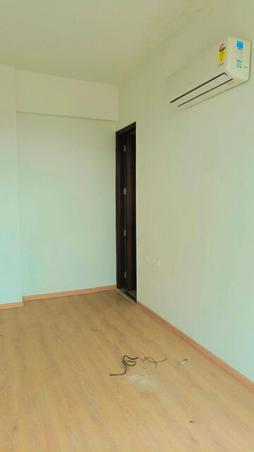 Room in 3 BHK Apartment at Capital Residency 360, Sector 70a – for Sale