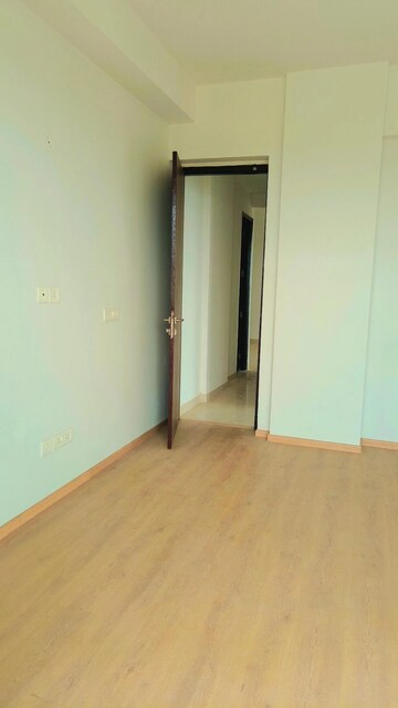 Room in 3 BHK Apartment at Capital Residency 360, Sector 70a – for Sale