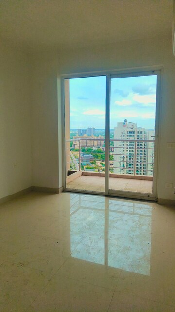 Room in 3 BHK Apartment at Capital Residency 360, Sector 70a – for Sale