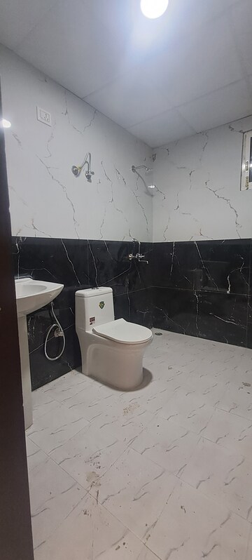 Furnished Amenities in 2 BHK Builder Floor at Sector 73 – for Sale