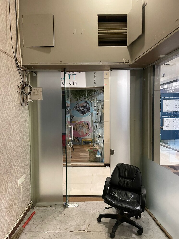 Living Room, rustomjee-eaze-zone-mall Commercial Office Space 186 Sq.Ft. In Malad West Mumbai 7305720